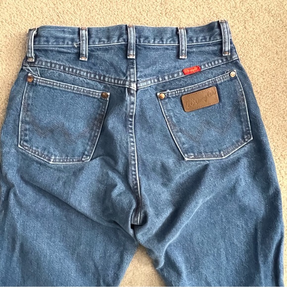 Vintage Wrangler Women’s Cowboy Cut High Rise Jeans 14MWZG in Medium Blue Wash - Picture 5 of 7